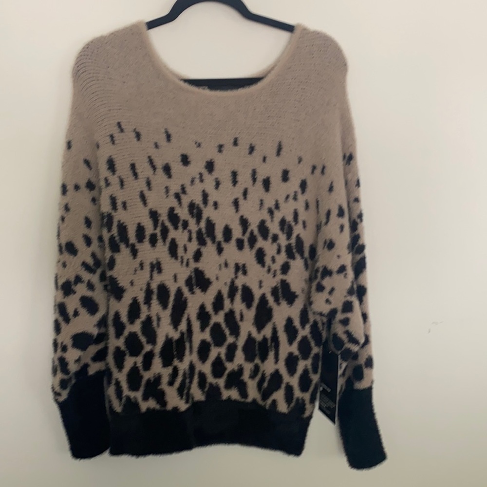 Sweater size M NWT